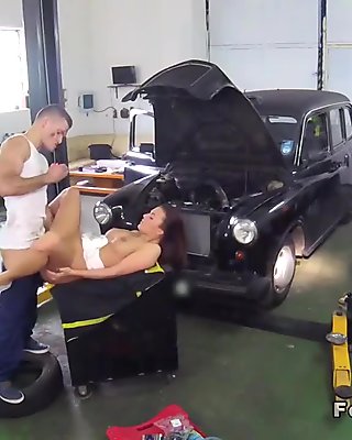 Auto mechanic fucks female cab driver in his shop