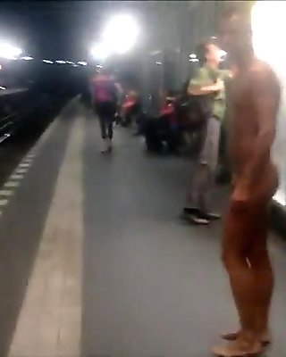 me naked in subway